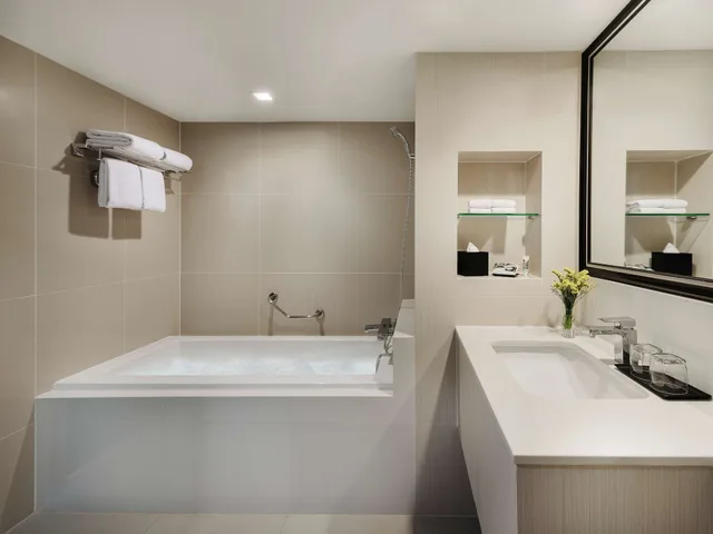 غرفة ديلوكس بسريرين منفصلين بحوض استحمام، Mercure Bangkok Sukhumvit 11 9/10