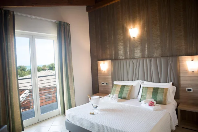 Deluxe, Double Bed, Sea View, Balcony, Prestige 2/8