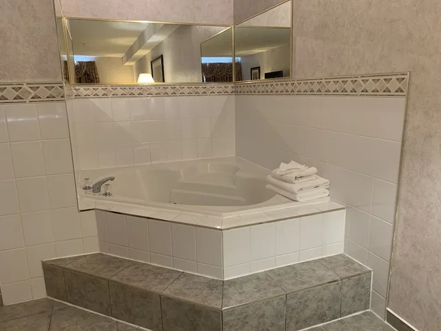 غرفة فاخرة بسرير كينج، Prestige Aberdeen Lodge Kamloops 5/6