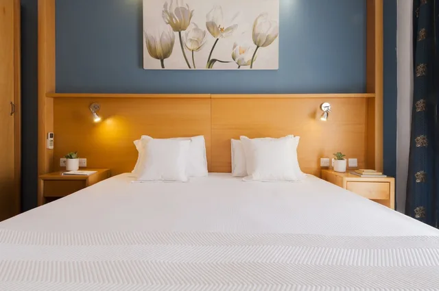 غرفة قياسية بسرير كينج بإطلالة على البحر، ALEXANDRA HOTEL 2/3