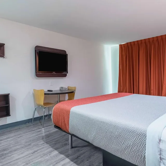غرفة بسرير كينج لذوي الإعاقة، Motel6 Barstow, CA - Route 66 2/10