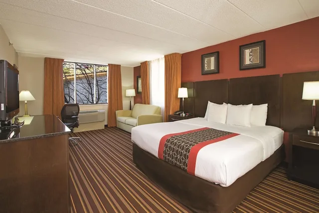 غرفة تنفيذية بسرير كينج، DoubleTree By Hilton Salisbury 1/1