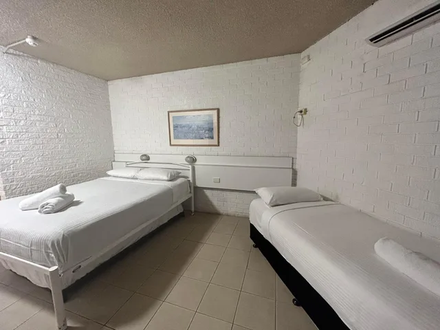 غرفة عائلية بسرير كوين وسريرين منفصلين، Marco Polo Motor Inn 12/23