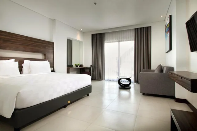 جناح بسرير كوين، Helios Hotel Bone 2/2