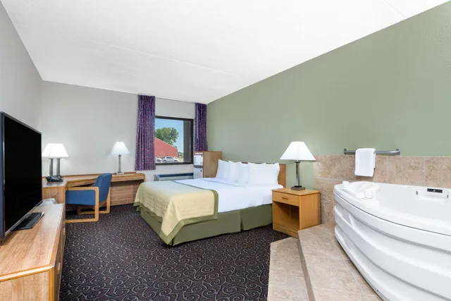 جناح استوديو بسرير كينج، Baymont By Wyndham Muncie Near Ball State University 1/2