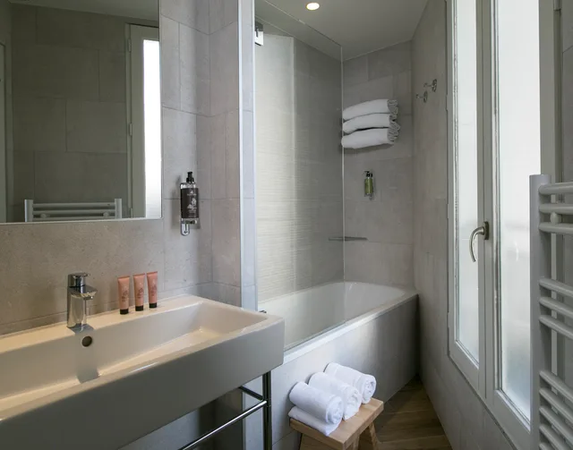 Classic, Sacre Coeur View، Hotel De Neuville Arc De Triomphe 6/6