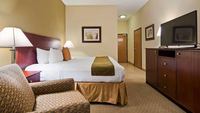 غرفة بسرير كينج، Best Western Plus Montezuma Inn & Suites 2/2