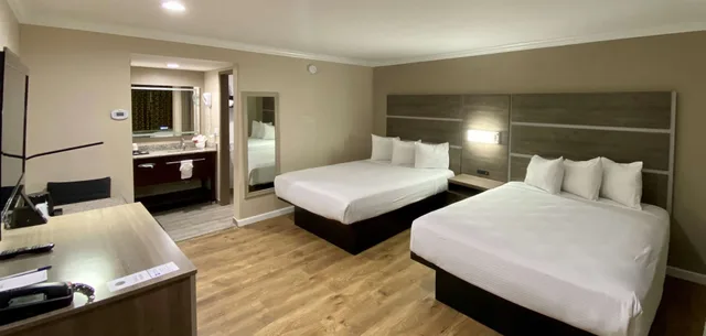 غرفة قياسية بسريرين كوين في الطابق الأرضي، SureStay Hotel by Best Western Santa Cruz 1/6
