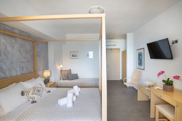 Superior, Queen Bed, Blue Harmony Hotel 4/5