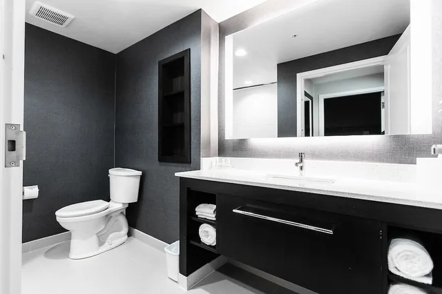 استوديو بسرير كينج مع أريكة لذوي الإعاقة، Residence Inn Tulsa Midtown 6/9