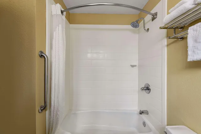 غرفة بسرير كينج، Quality Inn Warrensburg, MO 6/6