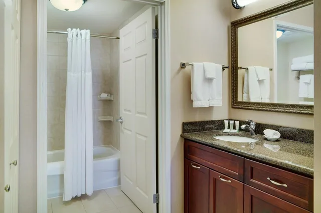 جناح بسرير مزدوج بغرفتي نوم لذوي الإعاقة، Staybridge Suites Oakville Burlington 3/3