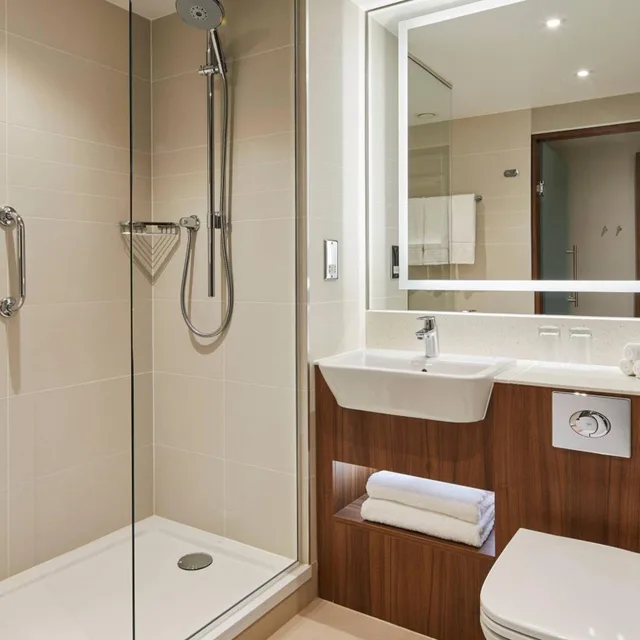 غرفة بسرير كينج، Courtyard by Marriott London City Airport 6/6