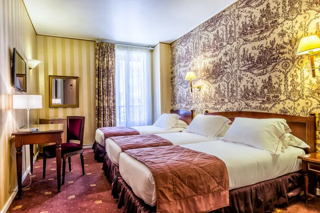 غرفة ديلوكس ثلاثية بثلاثة أسرّة، Regence Hotel 1/3