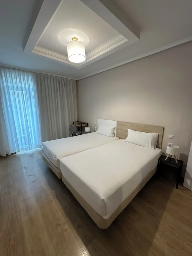 غرفة قياسية بسرير مزدوج بإطلالة على المدينة، Hotel Pilar Plaza Zaragoza 1/10