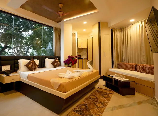 استوديو بريميير، 4 Seasons Suites 1/1
