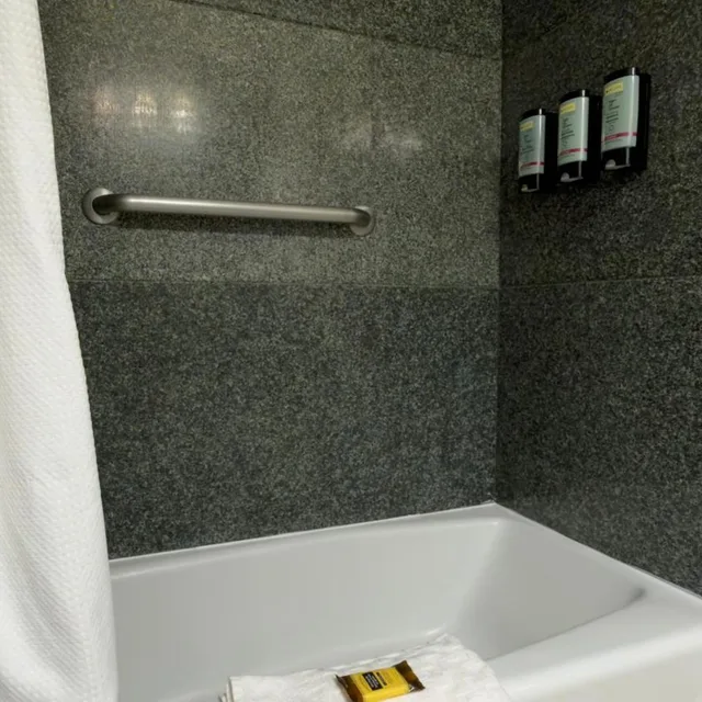 Deluxe, 2 Queen Beds, Best Western Oakbrook Inn 3/3