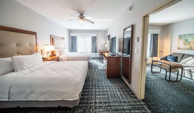 جناح بسرير كينج وسريرين كوين بغرفتي نوم مع أريكة لذوي الإعاقة، Homewood Suites By Hilton Rochester Mayo Clinic Area Saint Marys 1/5