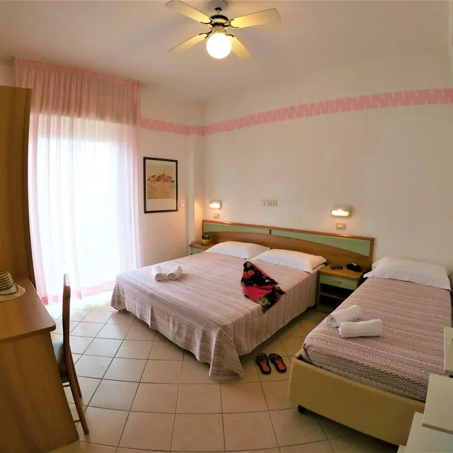 غرفة اقتصادية ثلاثية، Hotel Holland 3/5