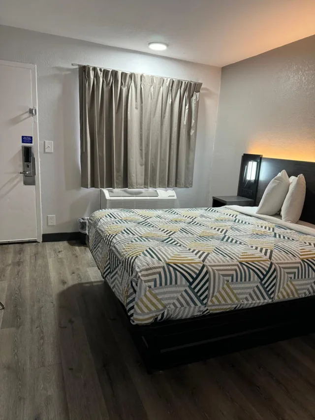 غرفة بسرير كوين، Motel6 Bradenton, FL 10/10