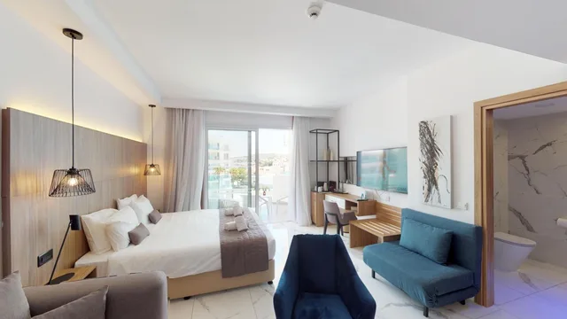 Junior Suite, King Bed, Lateral Side Sea View، Blue Ivy Hotel And Suites 3/10