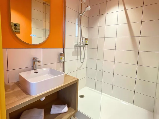 Pop, 1 Double and 1 Single Bed، greet hotel Castets Coeur des Landes 4/4