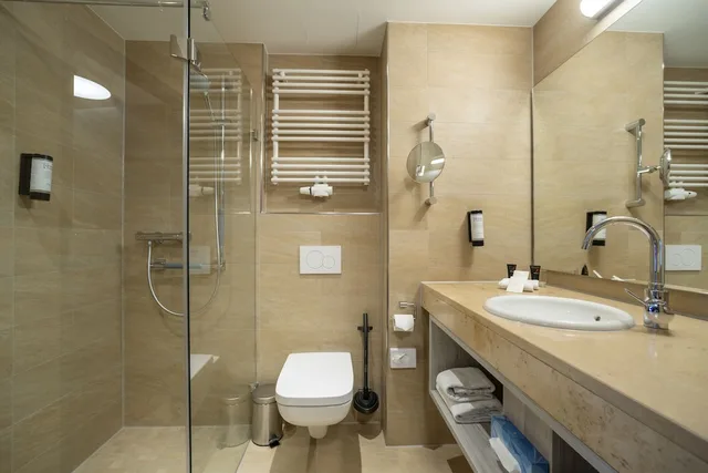 غرفة عائلية بسريرين منفصلين مع أريكة، Eden Frueh Am Dom Hotel 5/7