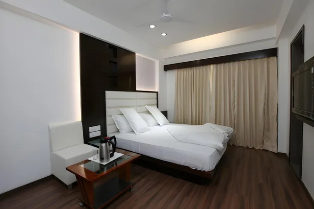 غرفة تنفيذية، HOTEL ATITHI 1/2