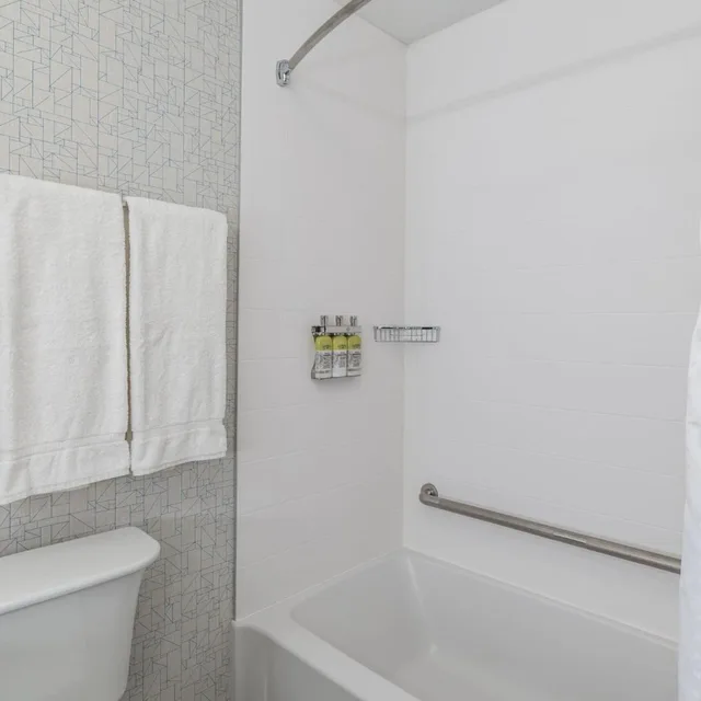 غرفة بسرير كينج وسريرين كوين لذوي الإعاقة، Holiday Inn Express And Suites Brandon 7/10