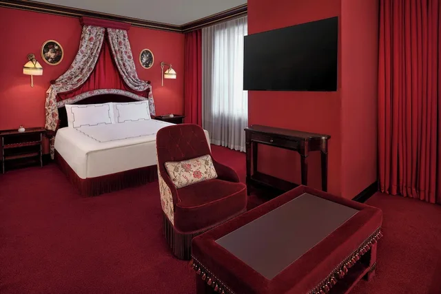 غرفة بسرير كينج بإطلالة على المدينة، L'Escape, a Luxury Collection Hotel, Seoul Myeongdong 8/10