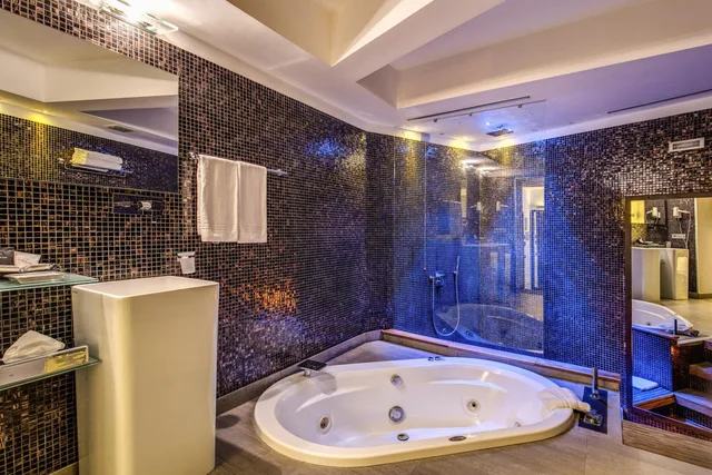 جناح بسرير كوين مع أريكة، Hotel Trevi Collection 6/8
