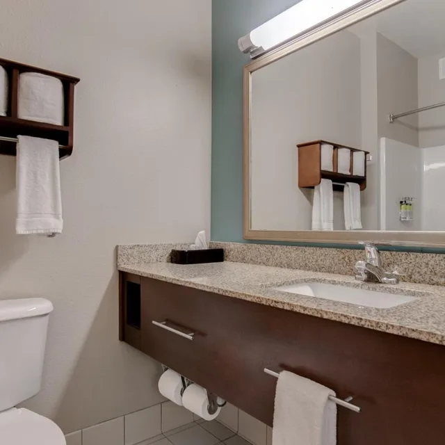 جناح بثلاثة أسرّة بغرفتي نوم، Holiday Inn Express Hotel And Suites St Cloud 6/6