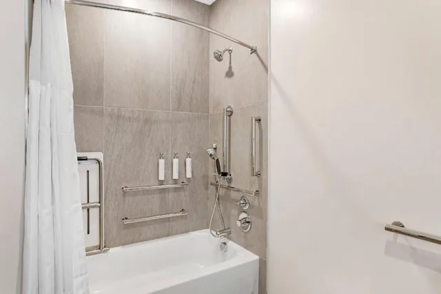 غرفة رباعية بسريرين كوين لذوي الإعاقة، Cambria Hotel Euless - DFW Airport South 8/8