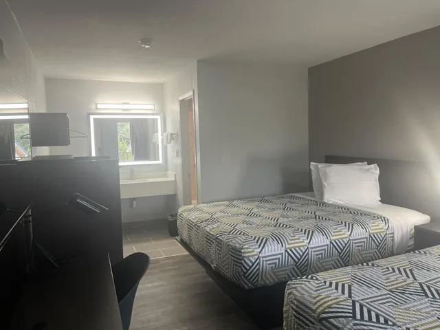 2 Queen Beds Non-Smoking, Micfridge, Motel6 Mccomb Ms 12/16