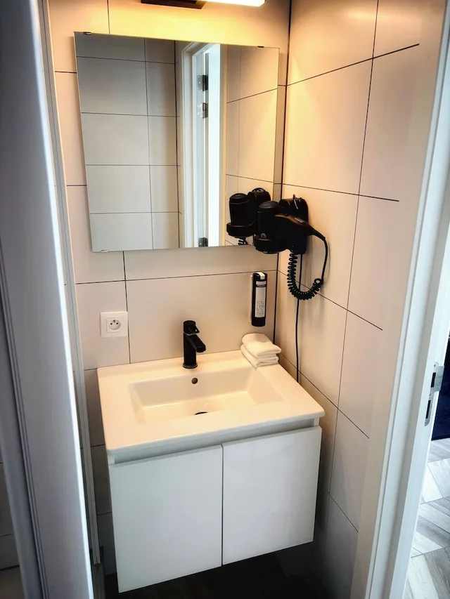 غرفة بسريرين منفصلين، ROXI Residence Brussels 3/4