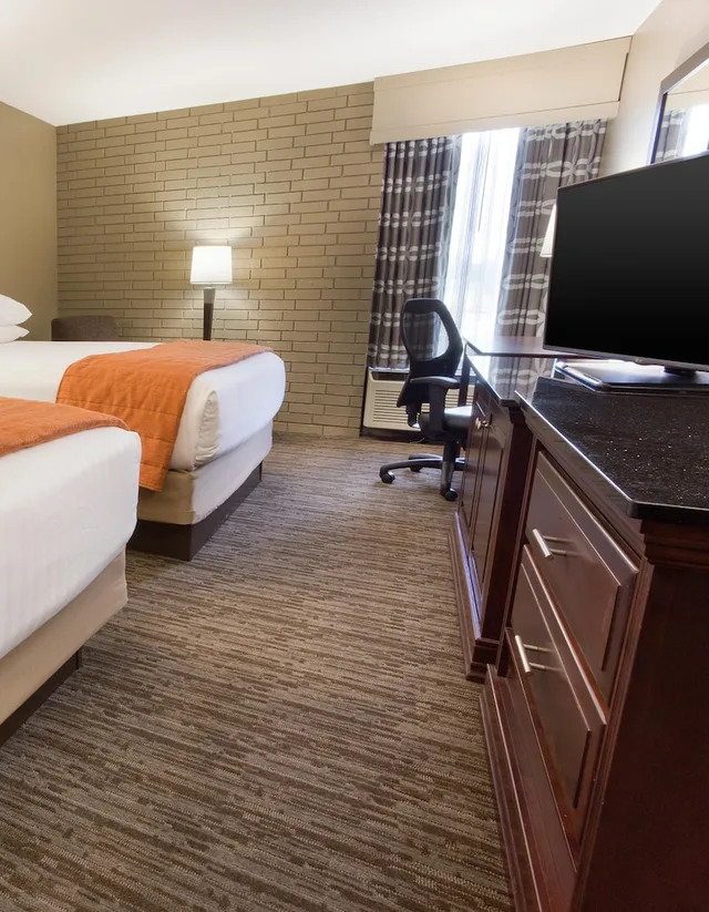 غرفة بسريرين كوين، Drury Inn and Suites Greensboro 3/5