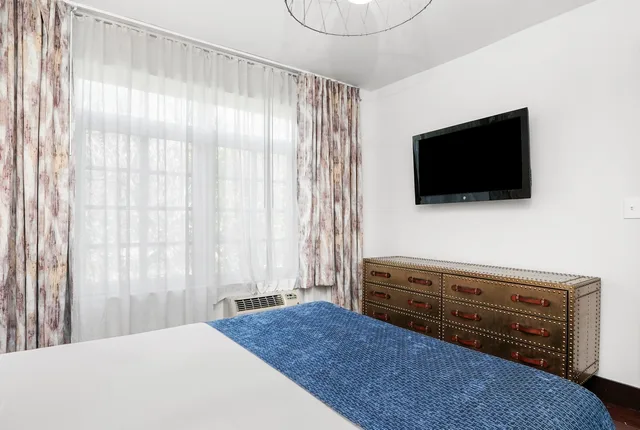 جناح بسرير كوين بغرفة نوم واحدة، Lincoln Arms Suites 2/3