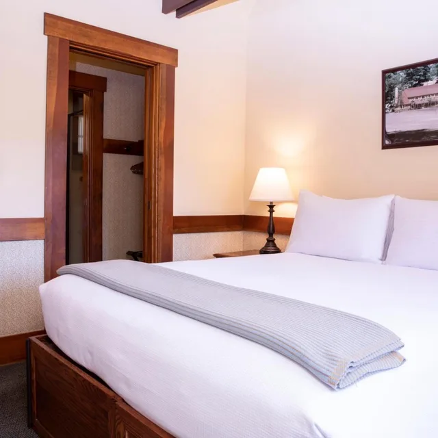 2 Bedrooms, Chalet, 2 Bathrooms, UCLA Lake Arrowhead Lodge 1/6