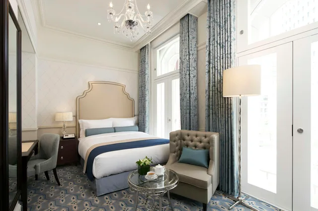 غرفة بسرير كوين بإطلالة على المدينة، The Tokyo Station Hotel 2/2