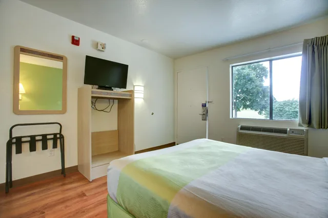غرفة قياسية بسرير كينج، Motel6 Elkton, MD 1/9