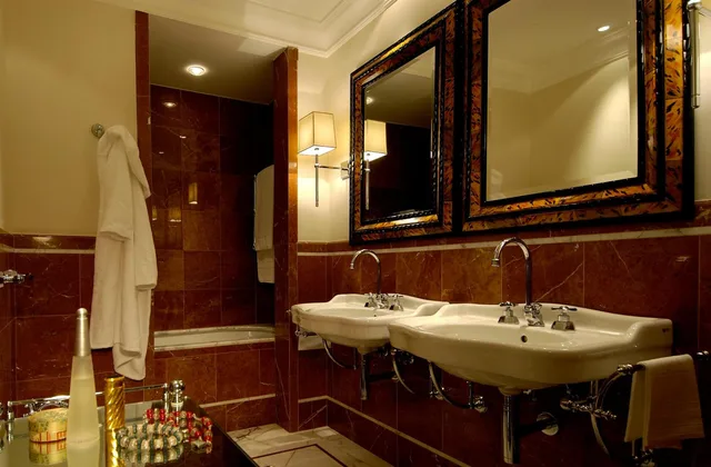 جناح، Hotel Corona d Oro 1890 3/3