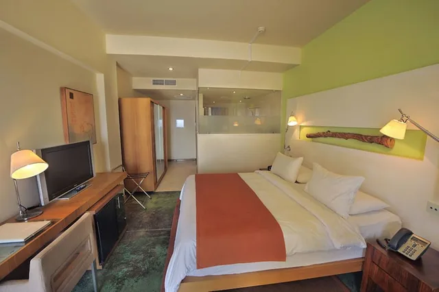 غرفة قياسية بسرير كوين مع أريكة، E Hotel Spa Resort 2/4