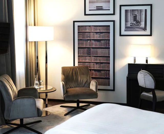 غرفة ديلوكس بسرير كينج، Steigenberger Hotel Herrenhof 3/5