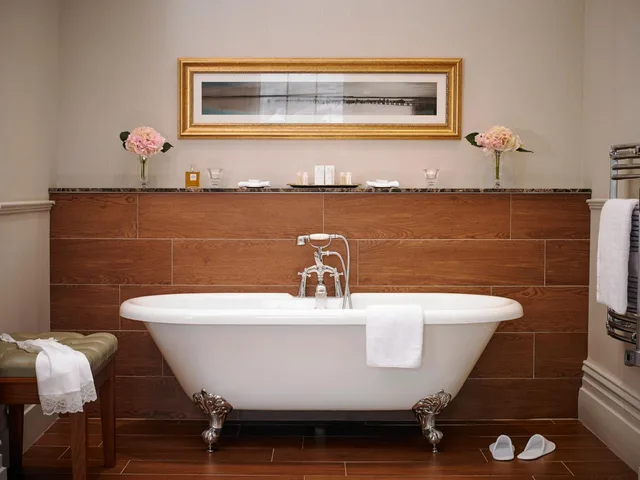 Junior Suite, Deluxe, Actons 2/2