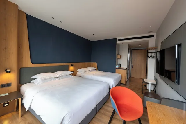 غرفة قياسية بسرير كينج مع أريكة، Holiday Inn Express Chiayi 5/9