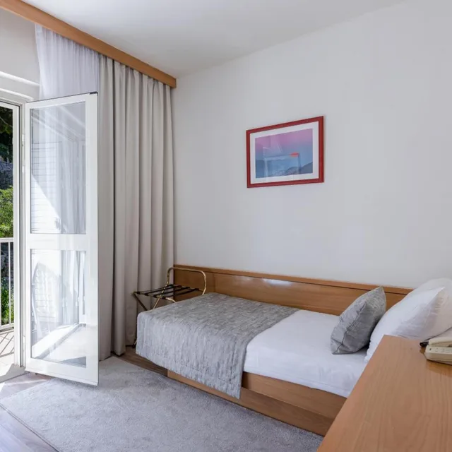 غرفة قياسية مفردة بإطلالة على المتنزه بشرفة، Splendid Hotel Dubrovnik 3/10