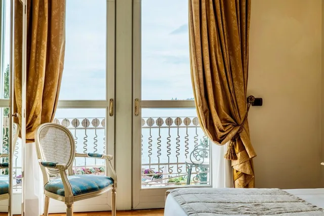 غرفة ثلاثية، Hotel Savoy Palace 6/8