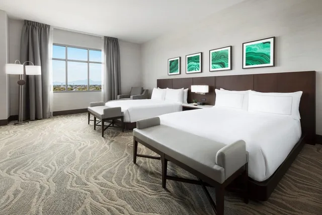 غرفة قياسية بسريرين كوين، Doubletree By Hilton Tucson Downtown Convention Center 1/1
