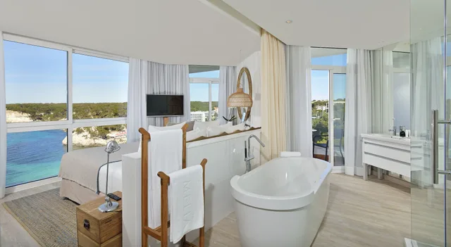 The Level, Suite, Twin Beds, Sofa، Melia Cala Galdana 6/6