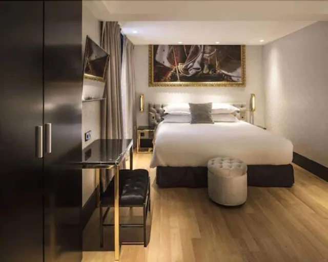 غرفة رباعية، Hotel Eiffel Petit Louvre 8/10